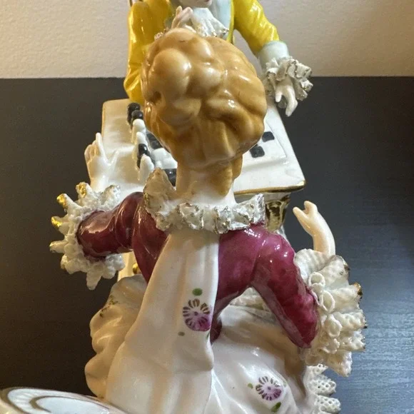 Vintage porcelain‎ lace decor  statue playing chess - Picture 6 of 13